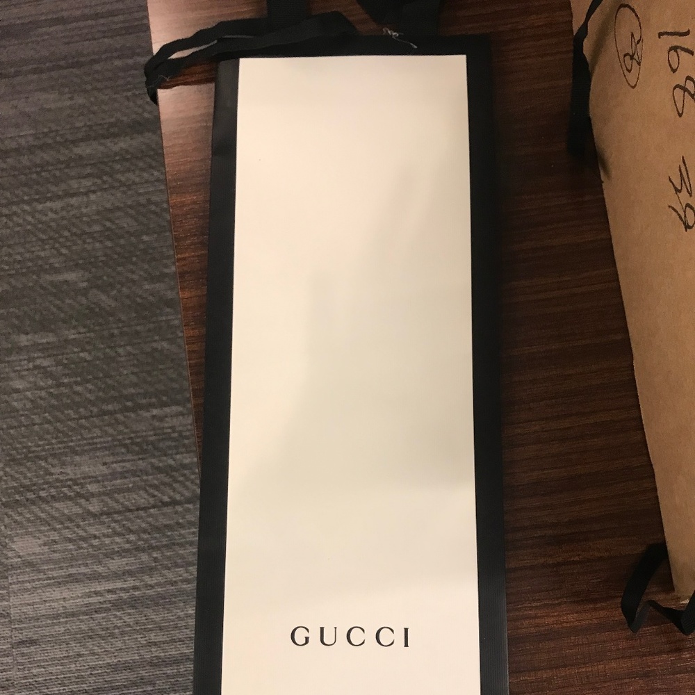 WHITE SKINNY GUCCI GIFT BAG